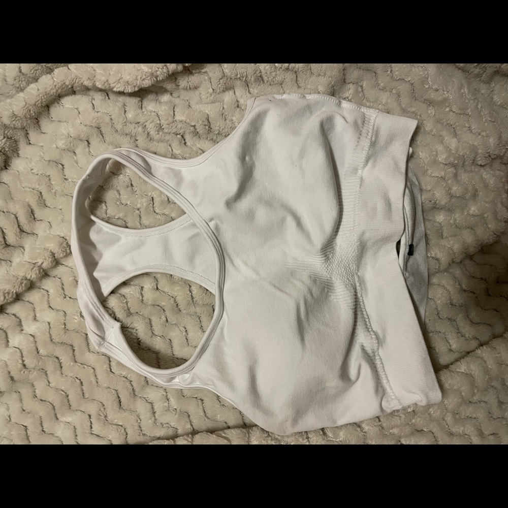 Alphalete sport bra